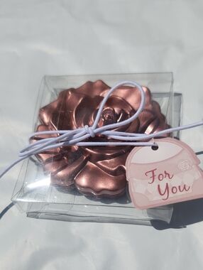 Rose-Shaped Metallic Compact Mirror - Rose Gold NIB
